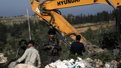 Photo of الاحتلال يهدم منزلا فلسطينيا مأهولا بالخليل