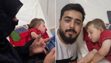 Photo of صورة أبكت الآلاف.. كيف انتهت قصة طفل حادثة طريق دمشق-دير الزور ووالدته؟ (شاهد)
