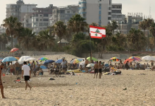 Photo of شاطئ صور.. حين يعود البحر مجددا مساحة للحياة بعد الحرب