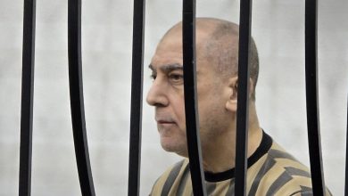 Photo of شهادات مؤثرة في محاكمة عاطف نجيب: معتقلون سابقون يروون تفاصيل التعذيب أمام المحكمة