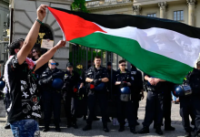 Photo of ليس العرب وحدهم.. نشطاء أجانب يواجهون الترحيل من ألمانيا بسبب فلسطين (فيديو)