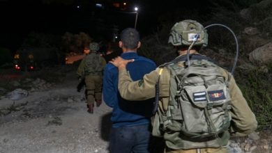 Photo of الاحتلال الإسرائيلي يشن حملة مداهمات واعتقالات واسعة في مدن وبلدات الضفة الغربية