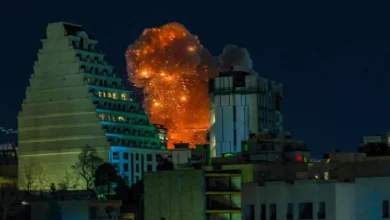 Photo of الولايات المتحدة تشن ضربات واسعة على إيران.. وترامب يتوعد بتصعيد أكبر إذا تكررت الهجمات في مضيق هرمز