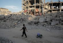 Photo of الاحتلال يواصل خرق وقف إطلاق النار في غزة بقصف وإطلاق نار.. وارتفاع حصيلة الشهداء إلى 73,104