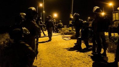 Photo of قوات الاحتلال تقتحم مدنًا وبلدات بالضفة الغربية وتنفذ حملة اعتقالات ومداهمات