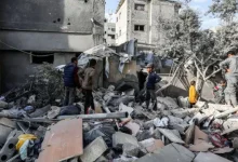 Photo of شهيد وعدة إصابات في غارات إسرائيلية على غزة.. والقصف يتواصل في أنحاء القطاع
