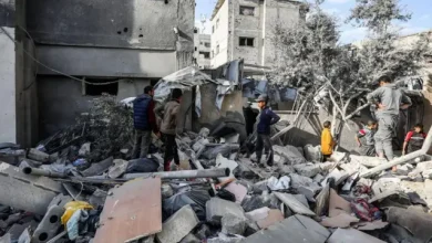 Photo of شهيد وعدة إصابات في غارات إسرائيلية على غزة.. والقصف يتواصل في أنحاء القطاع