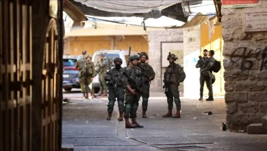 Photo of الاحتلال يشن اقتحامات واسعة في الضفة الغربية ويصيب شابًا ويعتقل عددًا من المواطنين