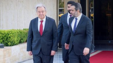 Photo of غوتيريش يصل دمشق في أول زيارة لأمين عام للأمم المتحدة إلى سوريا منذ 17 عامًا