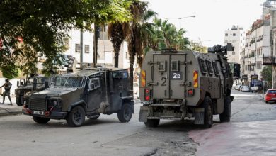 Photo of اعتقالات ومداهمات بالضفة الغربية.. الاحتلال يفجّر منزلاً ويصادر مركبات