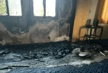 Photo of مستوطنون يحرقون مسجدين ومنزلًا في الضفة الغربية ويخطّون شعارات عنصرية