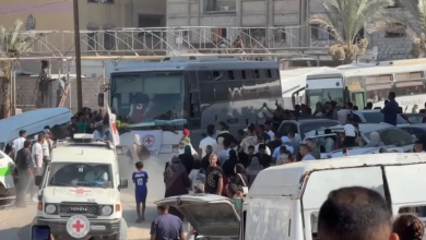 Photo of عناق حار بين طفلة وأبيها.. مشاهد مؤثرة لوصول فلسطينيين عائدين إلى غزة (شاهد)