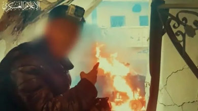 Photo of القسام تكشف هوية صاحب لقطة سيلفي “الدبابة مفحمة” (شاهد)