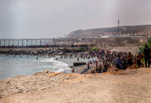 Photo of غزو.. سيول.. جراد.. كيف يصف الإعلام الأوروبي أحداث سبتة؟