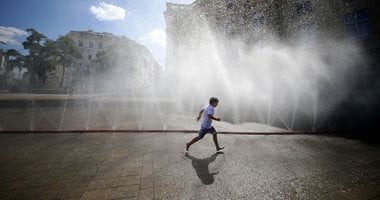 Photo of أجواء شديدة الحرارة مطلع الأسبوع وانخفاض تدريجي على درجات الحرارة اعتبارًا من الثلاثاء
