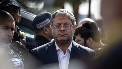 Photo of بن غفير لأسير فلسطيني: «هذا ليس فندقًا.. ومن يقتل يهوديًا سيتم إعدامه»
