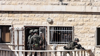 Photo of الجيش الإسرائيلي يخلي 20 عائلة ويحوّل 16 منزلًا إلى ثكنات في قصرة