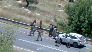 Photo of إصابة 5 مواطنين في هجوم للمستوطنين على مركبة شمال شرق رام الله