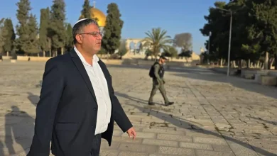 Photo of بن غفير يقتحم المسجد الأقصى ويؤدي طقوسًا تلمودية بحماية قوات الاحتلال
