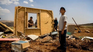 Photo of كيف يسيطر مستوطنون على جبل في الضفة بـ100 دولار؟ (فيديو)