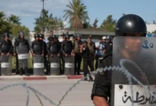 Photo of “نعيش حياة مع وقف التنفيذ”.. تقرير حقوقي يكشف معاناة المعتقلين التونسيين
