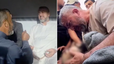 Photo of “هكذا نواسي بعضنا”.. فلسطيني يواسي الدكتور منير البرش بعد استشهاد نجله (شاهد)