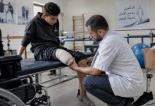 Photo of جرحى غزة.. من نجا من الموت يبدأ معركة تأهيل يحاصرها الاحتلال