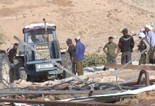 Photo of الاحتلال يهدم مساكن في خربة التبان بمسافر يطا ويشرد عشرات الفلسطينيين