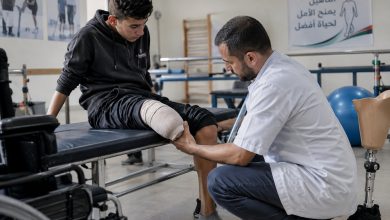 Photo of جرحى غزة.. من نجا من الموت يبدأ معركة تأهيل يحاصرها الاحتلال