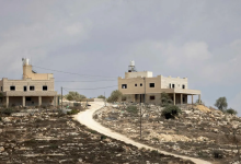 Photo of “العليا” الإسرائيلية توعز للحكومة بالسماح لعائلات فلسطينية من جالود بالعودة لمنازلها التي احتلّها مستوطنون