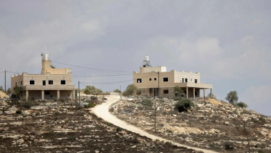 Photo of “العليا” الإسرائيلية توعز للحكومة بالسماح لعائلات فلسطينية من جالود بالعودة لمنازلها التي احتلّها مستوطنون