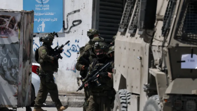 Photo of الاحتلال ينفذ عمليات اقتحام واسعة في قرى بالقدس والخليل وقلقيلية