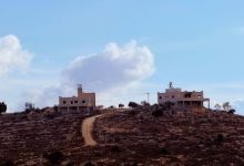 Photo of مستوطنون يحرقون منزلين ومركبات في جالود والمغير ويهاجمون الممتلكات (شاهد)