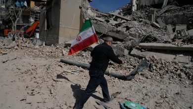Photo of الحرب تطحن الداخل الإيراني.. طهران تراهن على إطالة الصراع والاقتصاد يدفع الثمن