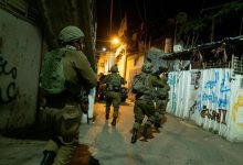 Photo of اقتحامات واعتقالات في الضفة الغربية تطال نابلس والخليل وجنين