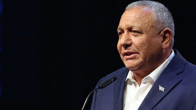 Photo of آيزنكوت يهاجم بينيت وليبرمان ويرفض التناوب على رئاسة الحكومة
