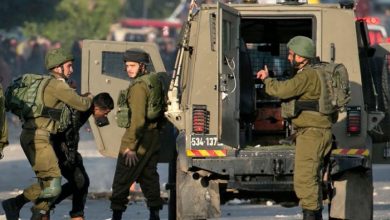 Photo of الاحتلال يعتقل 28 فلسطينيًا خلال اقتحام بلدة المغير ويداهم مناطق عدة بالضفة