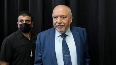 Photo of ليبرمان يحذر من تراجع مكانة إسرائيل دوليًا وانهيار اقتصادي محتمل