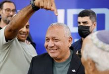 Photo of آيزنكوت يتصدر استطلاعًا انتخابيًا في إسرائيل والليكود يتراجع إلى 19 مقعدًا