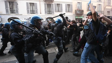 Photo of إيطاليا.. توقيف 28 شخصا وإصابة 161 في احتجاجات على غلاء المعيشة