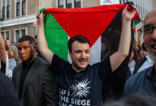 Photo of الناشط الفلسطيني محمود خليل يعود لجامعة كولومبيا للمرة الأولى منذ اعتقاله (فيديو)