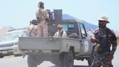 Photo of الحوثيون يستهدفون مطار عدن والتحالف يعلن تدمير صاروخ أطلق باتجاه الرياض (فيديو)