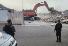 Photo of السلطات الإسرائيلية تهدم مبنى في دبورية