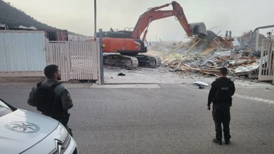 Photo of السلطات الإسرائيلية تهدم مبنى في دبورية