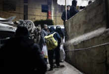 Photo of قوات إسرائيلية تُجبر عشرات العائلات على إخلاء منازلها في الخليل