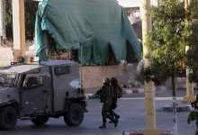 Photo of الخليل: الجيش الإسرائيلي يواصل عملياته العسكرية لليوم الثامن ويجبر عشرات الفلسطينيين على إخلاء منازلهم