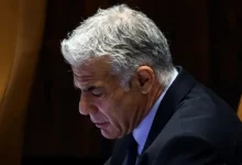 Photo of لابيد: التقيت شبانًا يؤيدون قتل جميع الفلسطينيين في غزة بمن فيهم الرضع