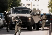 Photo of إصابة شابين برصاص الاحتلال في أريحا واقتحام منازل في طمون