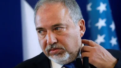 Photo of ليبرمان يرفض حكومة الأقلية ويتمسك بائتلاف يستبعد نتنياهو والأحزاب العربية والحريدية