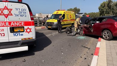 Photo of إصابة رجل بجروح خطيرة وآخر متوسطة في حادث طرق بحيفا